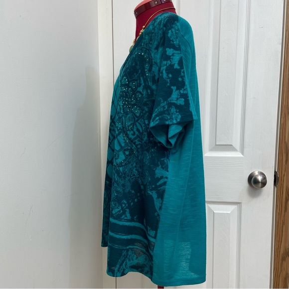 Relaxed fit women green & black embellished short sleeve knit top. Size 1X. Use. - Picture 9 of 9